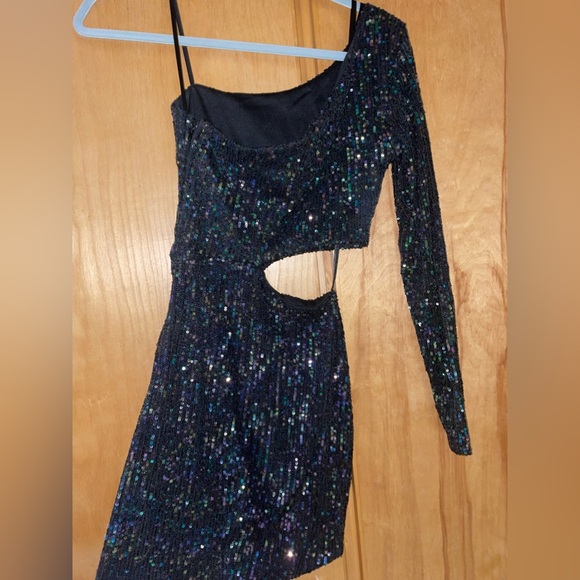 Black green and purple sparkles  size 0 one long sleeve worn once! - Picture 2 of 2